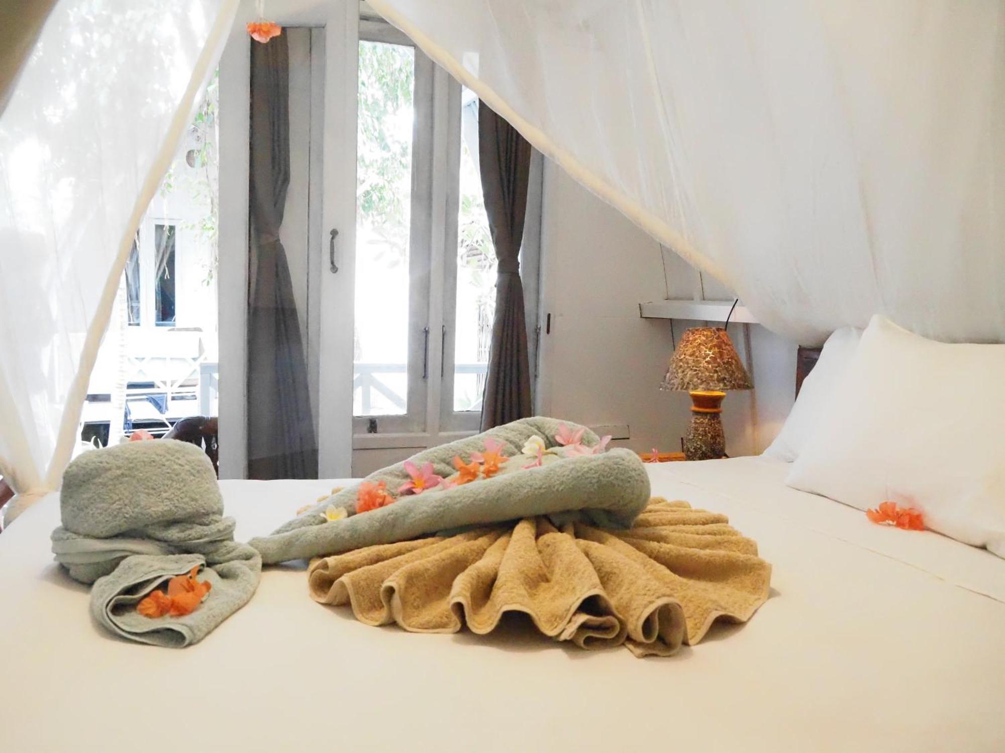 Buena Vibra & Villa, Ohia Ardi Beltza 3*